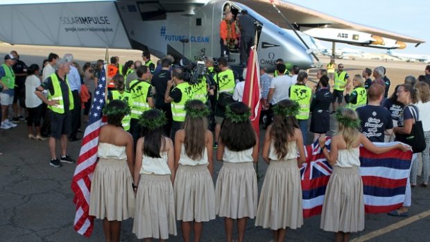 Letoun na solární pohon Solar Impulse 2 po pěti dnech a nocích ve vzduchu přistál na Havaji