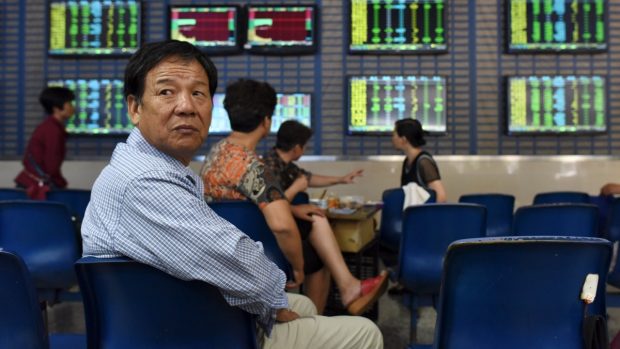Čínský akciový trh zachvátila panika