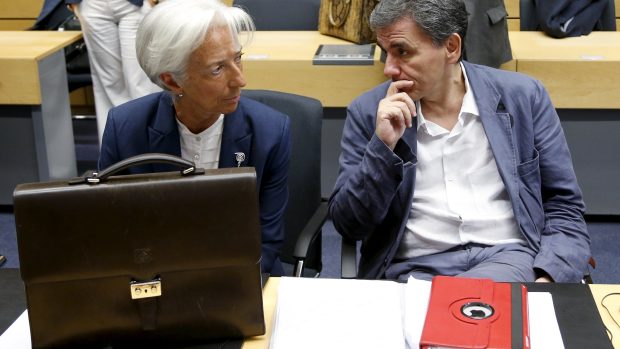 Řecký ministr financí Euklidis Tsakalotos a ředitelka Mezinárodního měnového fondu Christine Lagardeová