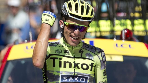 Rafal Majka a jeho vítězné gesto. Polský cyklista vyhrál 11. etapu Tour de France