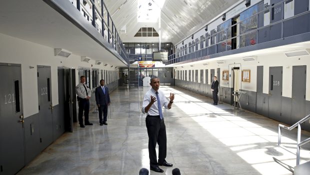 Barack Obama ve federální věznici El Reno v Oklahomě