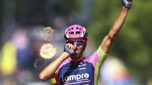 Španěl Rubén Plaza se raduje z vítězství v 16. etapě Tour de France