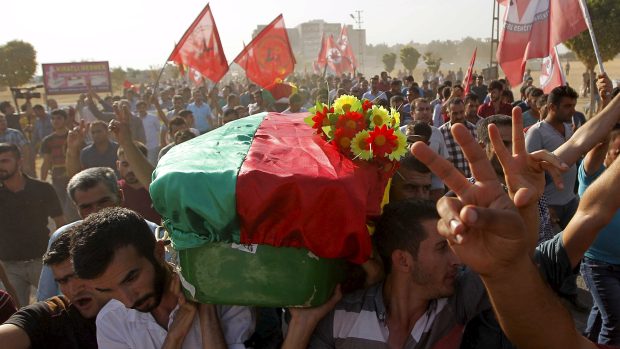 Při pondělním sebevražedném atentátu ve městě Suruç zemřelo 32 mladých aktivistů