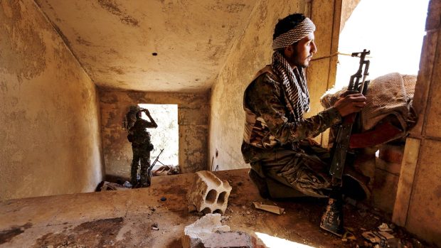 Bojovník kurdských jednotek YPG v Sýrii