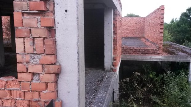 Město Seč na Chrudimsku se rozhodla odstranit nedokončené obchodní centrum