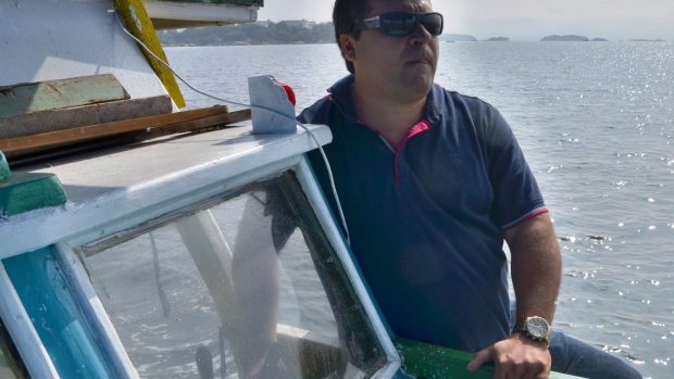 Romário Monteiro Alves vozí svou lodí turisty na sportovní rybolov nebo potápění. Dnes si tak ale už nevydělá