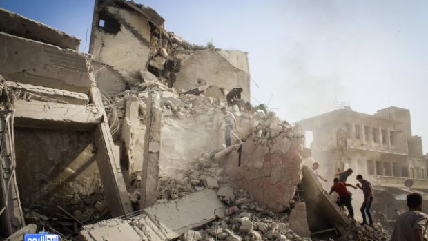 Centrum města Aríha v Sýrii po pádu letadla