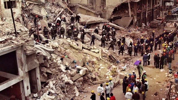 Při útoku proti židovskému středisku v Buenos Aires v roce 1994 zemřelo 85 lidí