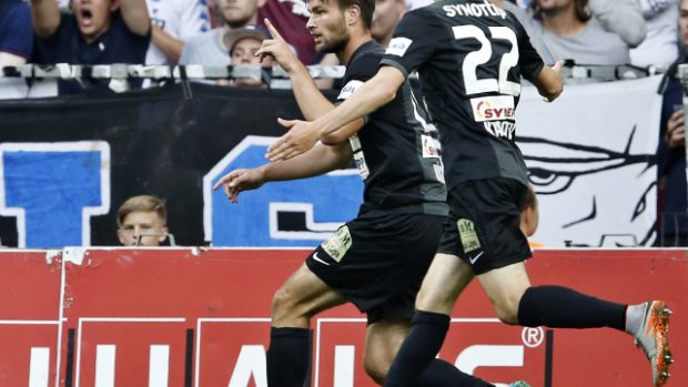 Jablonecký Tomáš Wágner se raduje z úvodního gólu v utkání Evropské ligy v Kodani