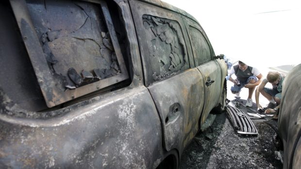 V Doněcku shořela tři pancéřovaná auta mise OBSE