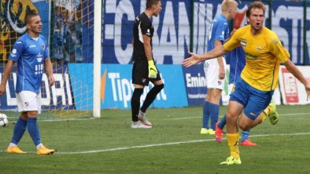 Tomáš Poznar má důvod se radovat, vstřelil vítězný gól