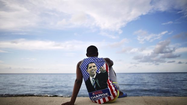 Mladý Kubánec s portrétem amerického prezidenta Obamy na triku