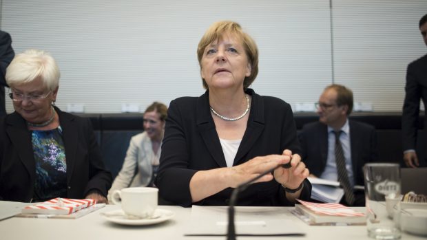 Německý Bundestag bude hlasovat o třetím záchranném programu pro Řecko, část poslanců vládní strany Angely Merkelové bude proti