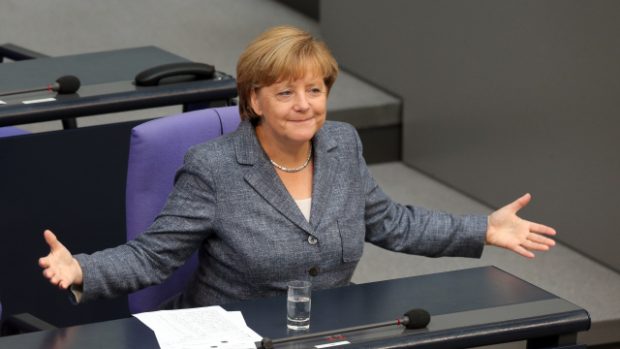 Kancléřka Angela Merkelová během debaty v Bundestagu o další finanční pomoci Řecku