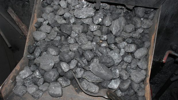 Objednané uhlí zákazníci obvykle dostanou do tří dnů. Ilustrační foto