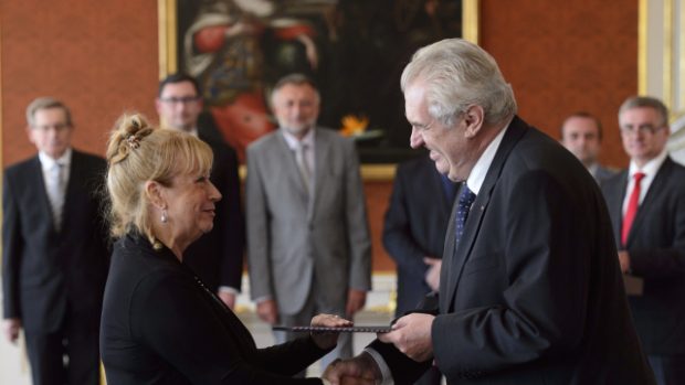 Prezident Miloš Zeman jmenoval na Pražském hradě Ivanu Janů novou předsedkyní ÚOOÚ