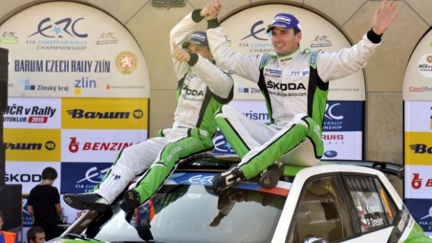 Vítězná posádka Barum Czech Rally 2015 Jan Kopecký a Pavel Dresler s autem Škoda Fabia R5.