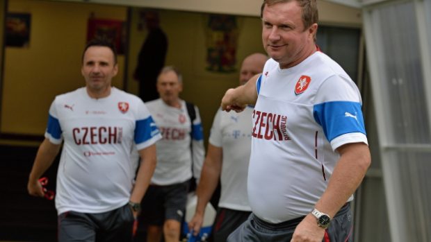 Trenér Pavel Vrba před reprezetnačním tréninkem