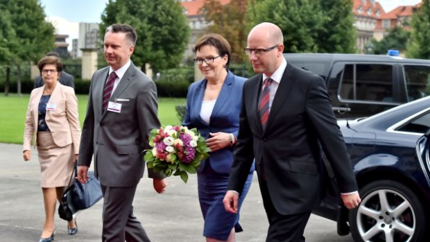 Polská premiérka Ewa Kopaczová a český premiér Bohuslav Sobotka přijeli na jednání V4