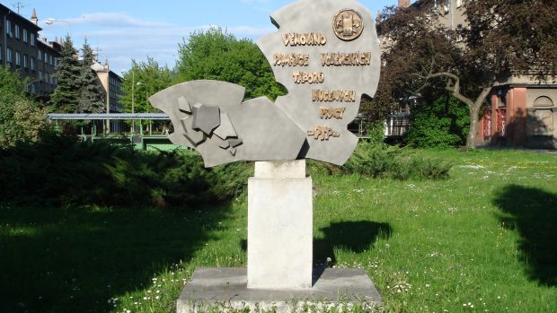 Pomník v Karviné připomíná vojenské tábory nucených prací v éře komunistického Československa