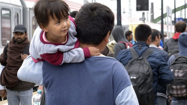 Uprchlíci dorazili z Maďarska na nádraží ve Vídni