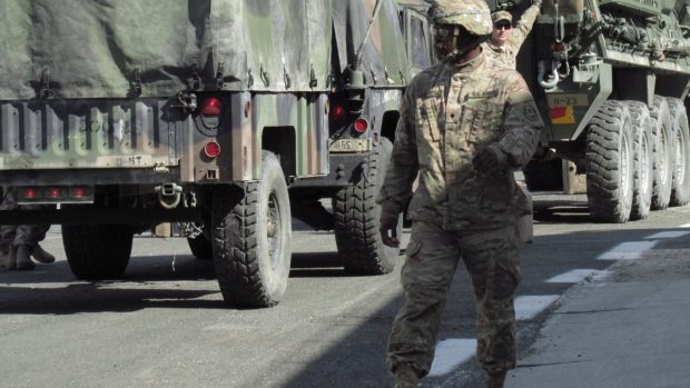 Konvoj americké armády projíždí Českem 13. září