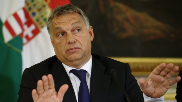 Maďarsko podle premiéra Orbána  nemá dost žiletkového drátu