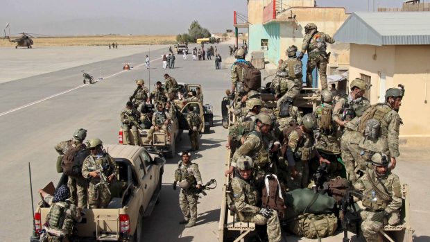 Afghánská armáda od rána bojuje v Kunduzu proti Talibanu (ilustrační foto)
