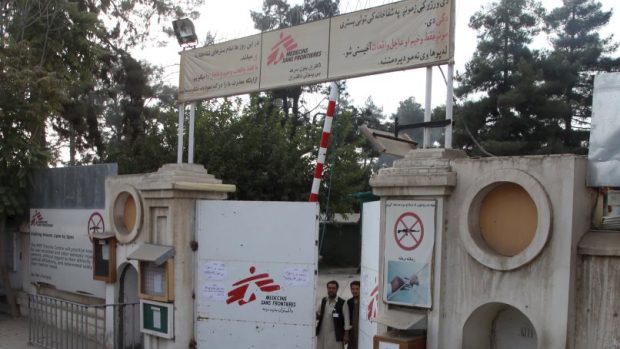 Vstup do nemocnice Lékařů bez hranic v afghánském Kunduzu, kterou zasáhl letecký úder