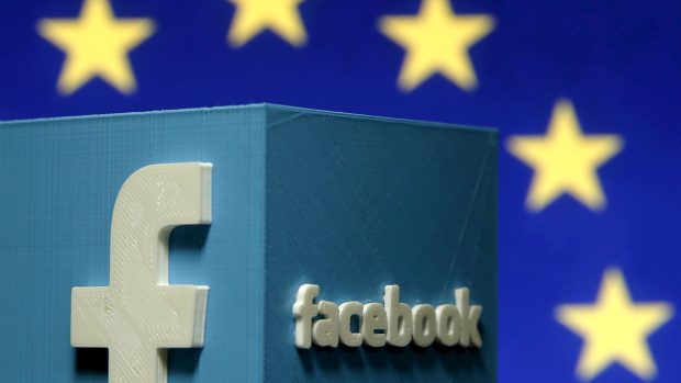 Facebookem a dalšími sítěmi se dlouhodobě zabývá Evropská komise