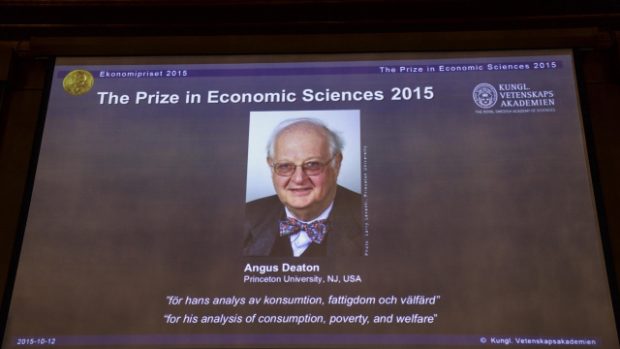 Nobelovu cenu za ekonomii získal Angus Deaton za analýzu spotřeby, chudoby a bohatství