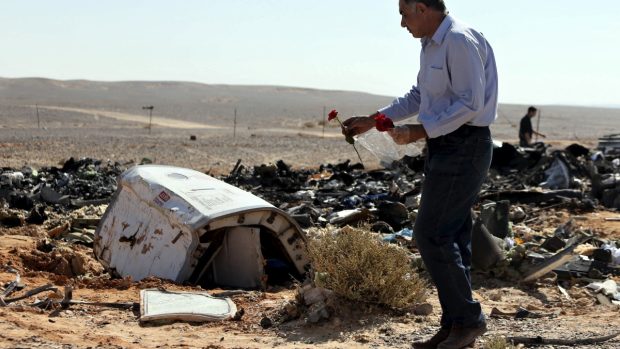Trosky ruského airbusu v egyptské poušti stále ohledávají vyšetřovatelé