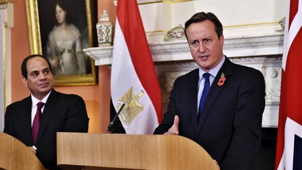 Britský premiér David Cameron (vpravo) jednal v Londýně s egyptským prezidentem Abdal Fattáhem Sísím