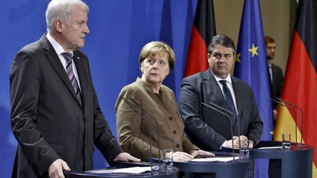 Bavorský premiér Horst Seehofer, kancléřka Angela Merkelová a vicekancléř Sigmar Gabriel