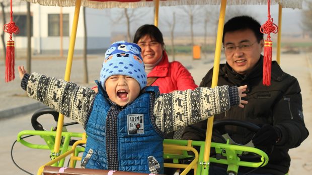 Rozhodnutí čínské vlády ukončit téměř čtyřicetiletou „politiku jednoho dítěte“ zřejmě ještě více zkomplikuje už tak těžkou situaci opuštěných čínských dětí..jpg