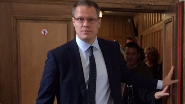 Soud zprostil obžaloby bývalého Rathova poradce Filipa Bušinu. Za krácení daně mu hrozil mnohaletý trest