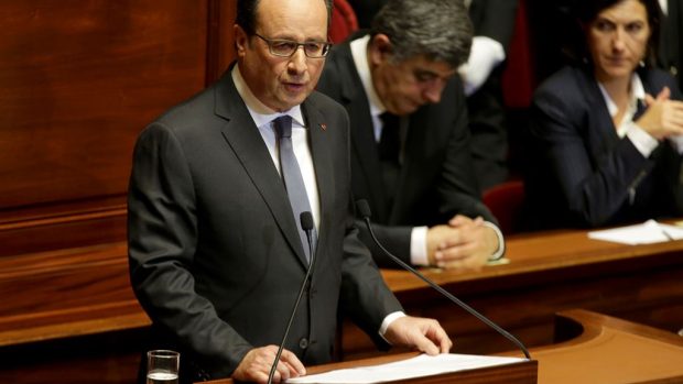 Francouzský prezident François Hollande při projevu před oběma komorami parlamentu ve Versailles