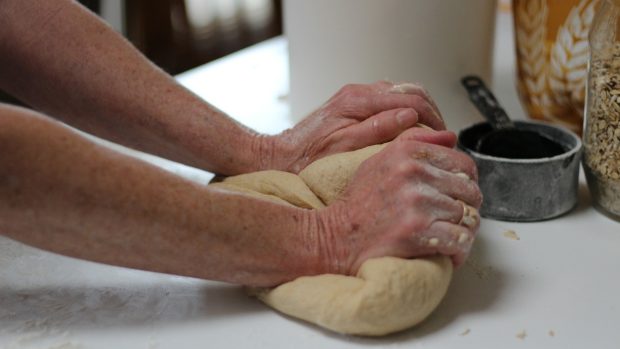 Těsto, příprava, chleba, mouka (ilustrační foto)