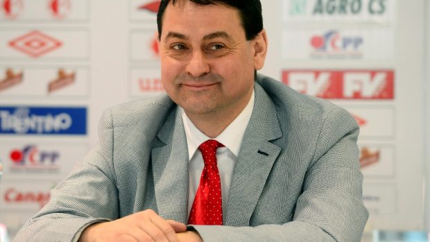 Někdejší úspěšný manažer hokejových Pardubic Zbyněk Kusý (na snímku z 22. února 2013), který působil i u reprezentačních týmů nebo ve fotbalové Slavii, ve 49 letech nečekaně zemřel.