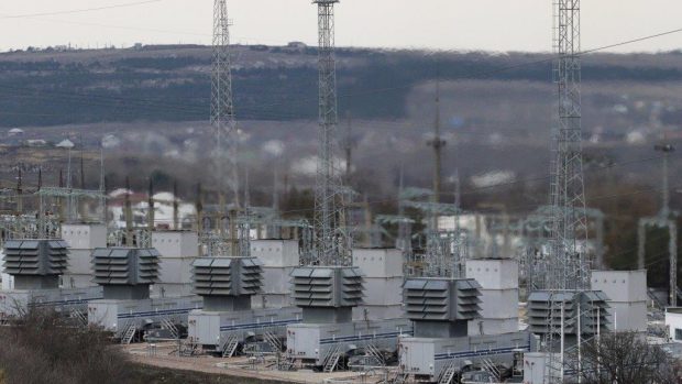 Jeden z mobilních plynových generátorů, na které je po přerušení dodávky elektrické energie z Ukrajiny Krym závislý