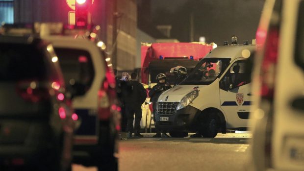 Pozice policie u místa incidentu v Roubaix