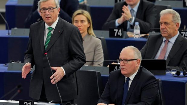 Předseda Evropské komise Jean-Claude Juncker během debaty o schengenském systému volného pohybu v Evropském parlamentu ve Štrasburku