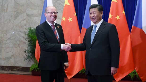 Českého premiéra Bohuslava Sobotku z ČSSD přijal v Číně prezident Si Ťin-pching
