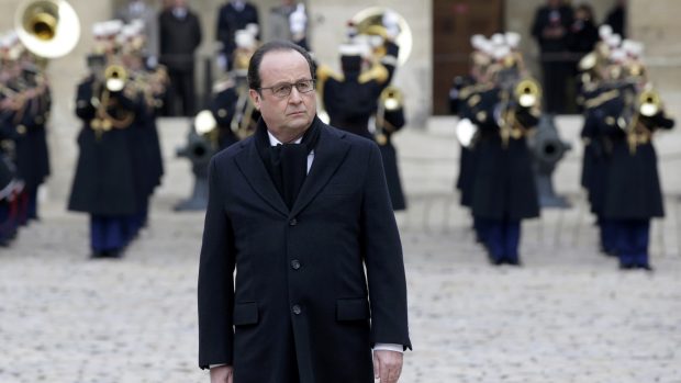 V Paříži dva týdny po teroristických útocích uctili památku obětí - prezident François Hollande