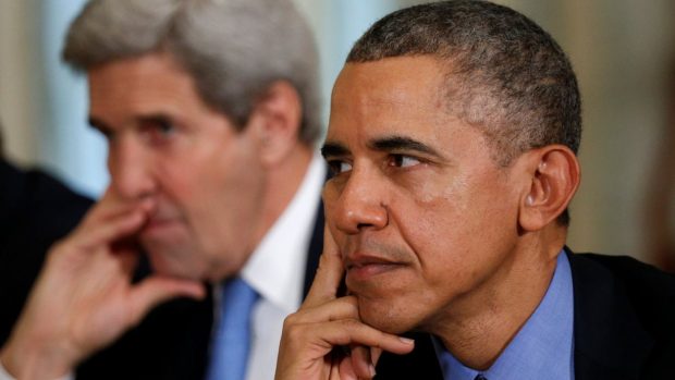 Americký prezident Barack Obama a ministr zahraničí USA John Kerry na summitu o klimatu v Paříži