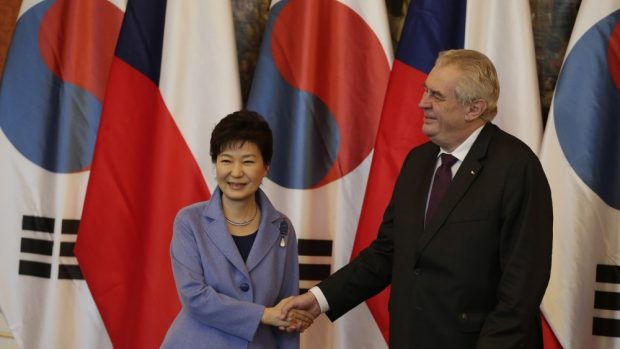 Jihokorejská prezidentka Pak Kun-hje a český prezident Miloš Zeman