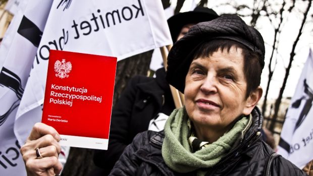 Demonstranti před polským Ústavním soudem