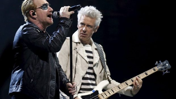 U2 se vrátili do Paříže, aby odehráli dva koncerty, které v listopadu posunuli kvůli teroristickým útokům