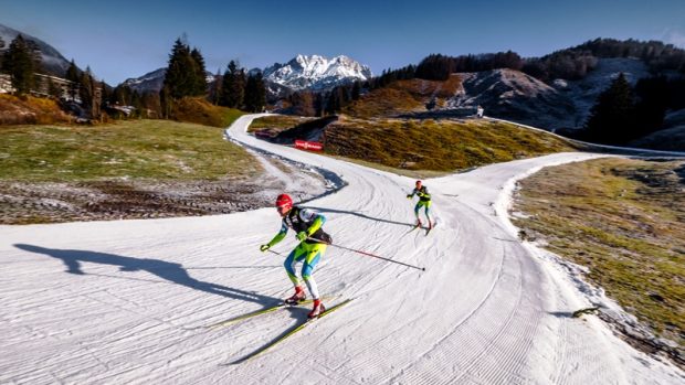 V Hochfilzenu chybí sníh, trať pro biatlonové SP je místy nebezpečná