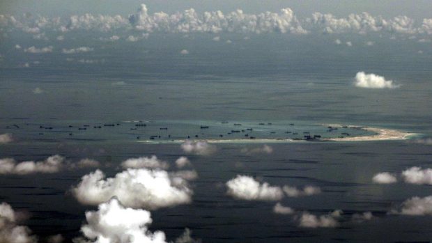 Čínská aktivita na sporných Spratlyho ostrovech v Jihočínském moři